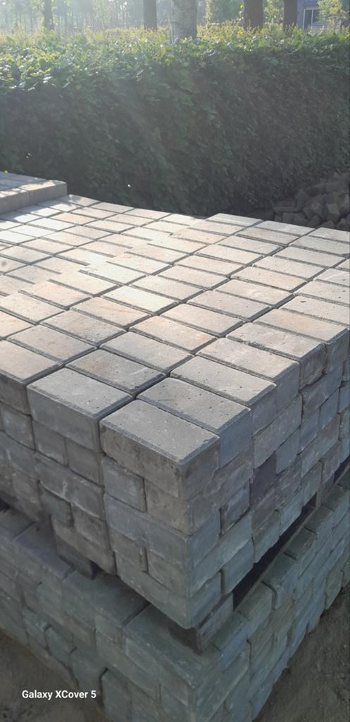 Betonklinkers 8 cm grijs op pallets, Ophalen, Gebruikt