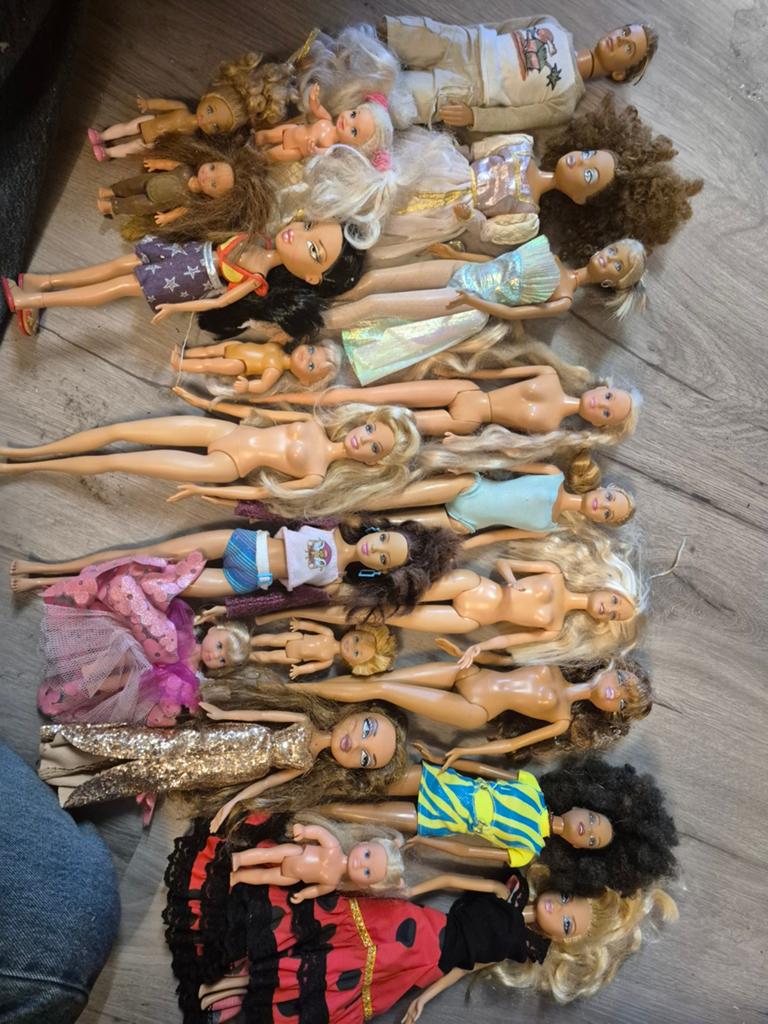 Grote partij Barbie poppen met veel kleding en accessoires, Kinderen en Baby's, Speelgoed | Poppen, Ophalen, Gebruikt, Barbie