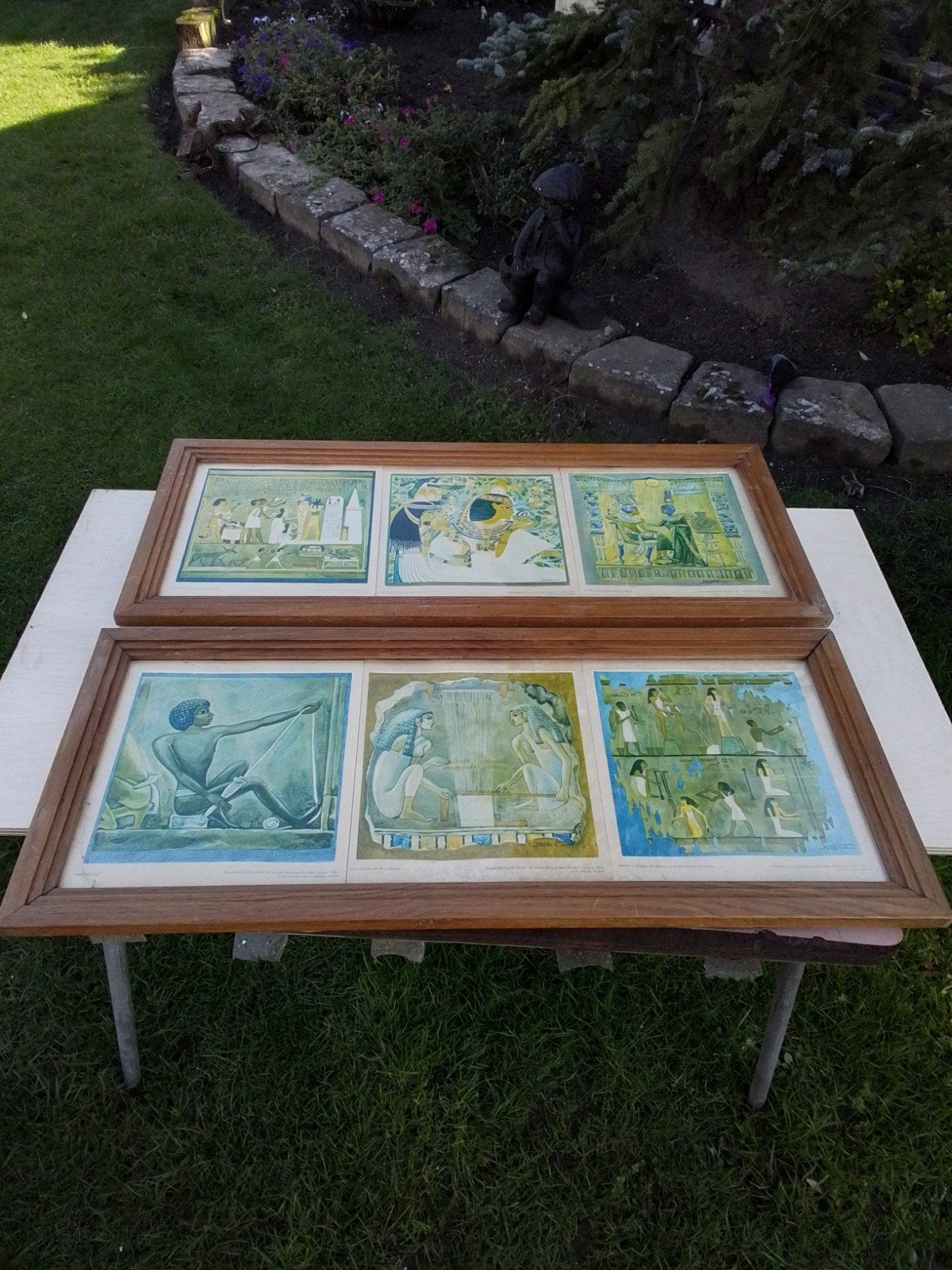 15972) 2 mooie Egyptische wandhangers met 3 platen in een li, Ophalen of Verzenden