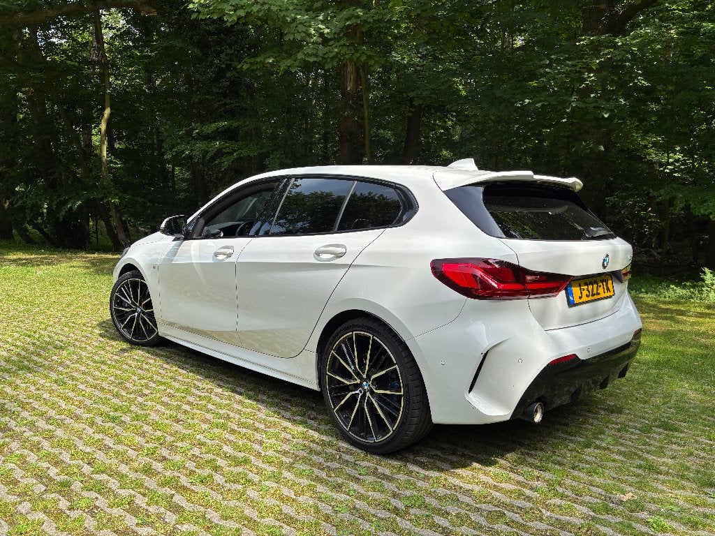 BMW 1-Serie 118i 140pk Aut 2020 Wit, Auto's, BMW, Bedrijf, 1-Serie, Achteruitrijcamera, Airconditioning, Alarm, Apple Carplay
