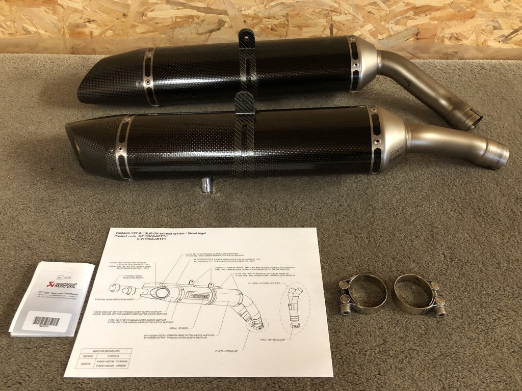 Akrapovic carbon uitlaten Yamaha YZF-R1 YZFR1 R1 04-06 RN12, Motoren, Malo Hudo 8a, Ivan?na Gorica, 1295, SI, Gebruikt, Verzenden