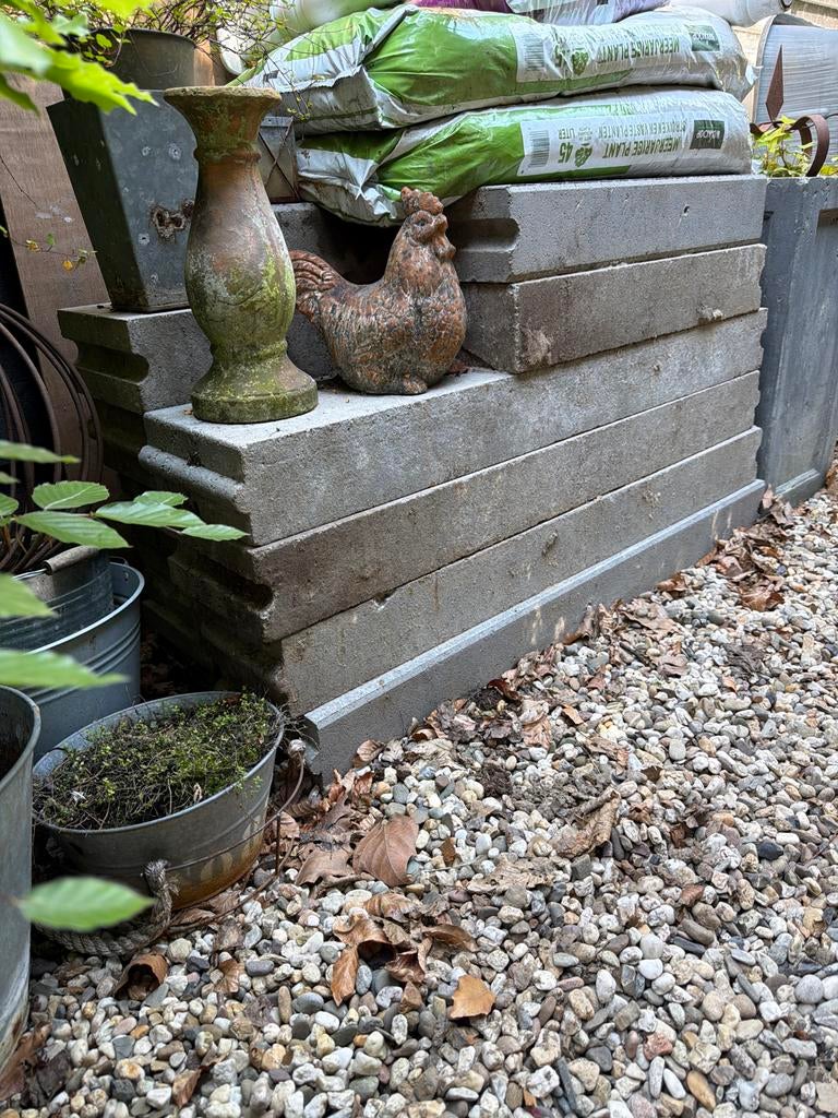 9 stuks betonbanden 20x10 cm. Zo goed als nieuw, Ophalen of Verzenden, Gebruikt, Minder dan 5 m²