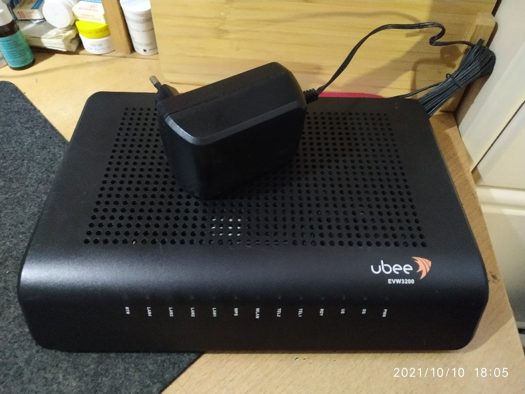 Ubee EVW320B wifi-modem, Computers en Software, Routers en Modems, Ophalen of Verzenden, Gebruikt, Router met modem
