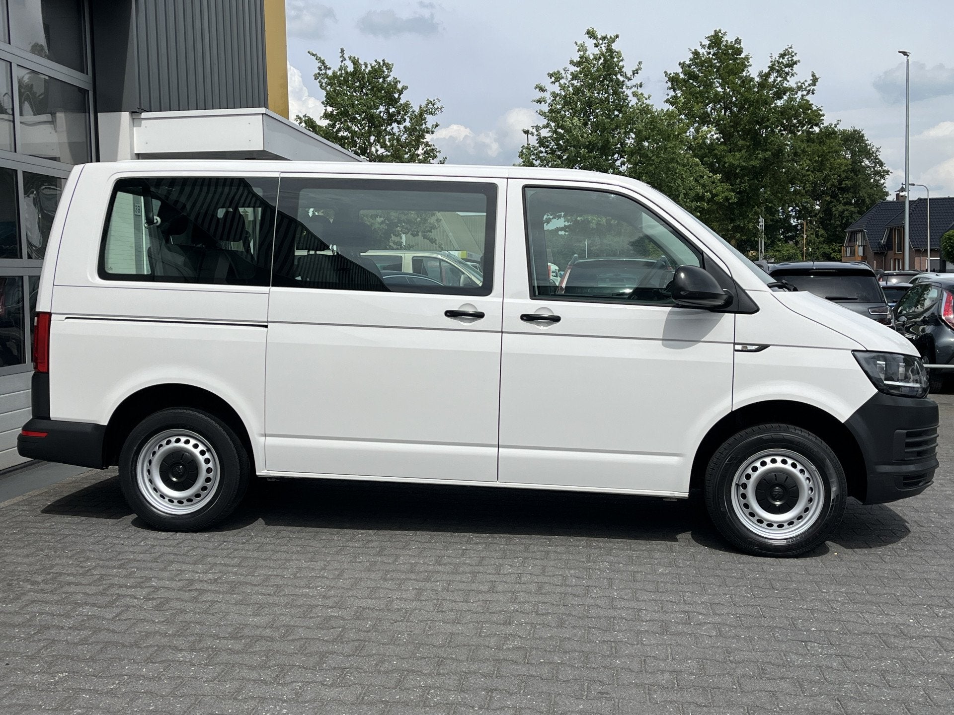 Volkswagen Transporter Kombi 2.0 TDI L1H1 9-persoons Incl. B, Gebruikt, 255 €/maand, Wit, Origineel Nederlands