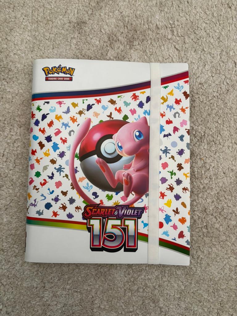 Base set 151 (1tm165) inclusief map, Hobby en Vrije tijd, Kaarten | Zelfgemaakt, Ophalen of Verzenden, Zo goed als nieuw, Overige thema's