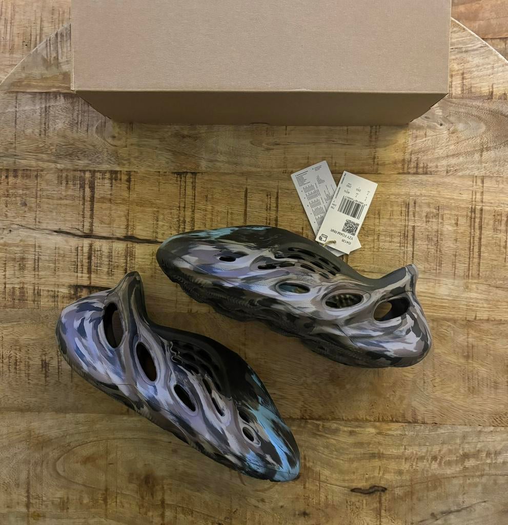 Adidas Yeezy FOAM RNNR MX Cinder maat 38 US5, Kleding | Heren, Schoenen, Ophalen of Verzenden, Nieuw, Overige kleuren