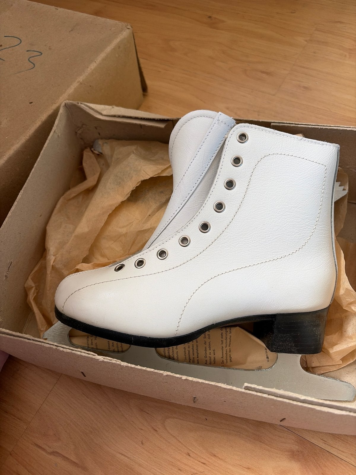 Witte kunstschaatsen -  maat 35/36 nieuw, Ophalen, Zo goed als nieuw, Kunstschaatsen, Overige merken