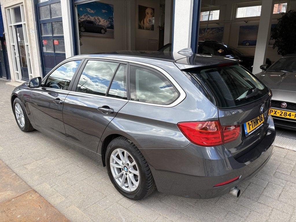 BMW 3 Serie Touring 316i Executive NL AUTO/LEDER/NAVI/CLIMA, Automaat, Gebruikt, Euro 6, 4 cilinders
