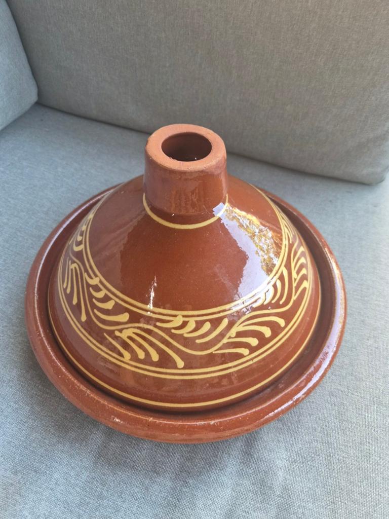 Mooie Marokkaanse Tajine - Bruin met Geel Patroon, Overige typen, Ophalen of Verzenden, Zo goed als nieuw, Steen/keramiek