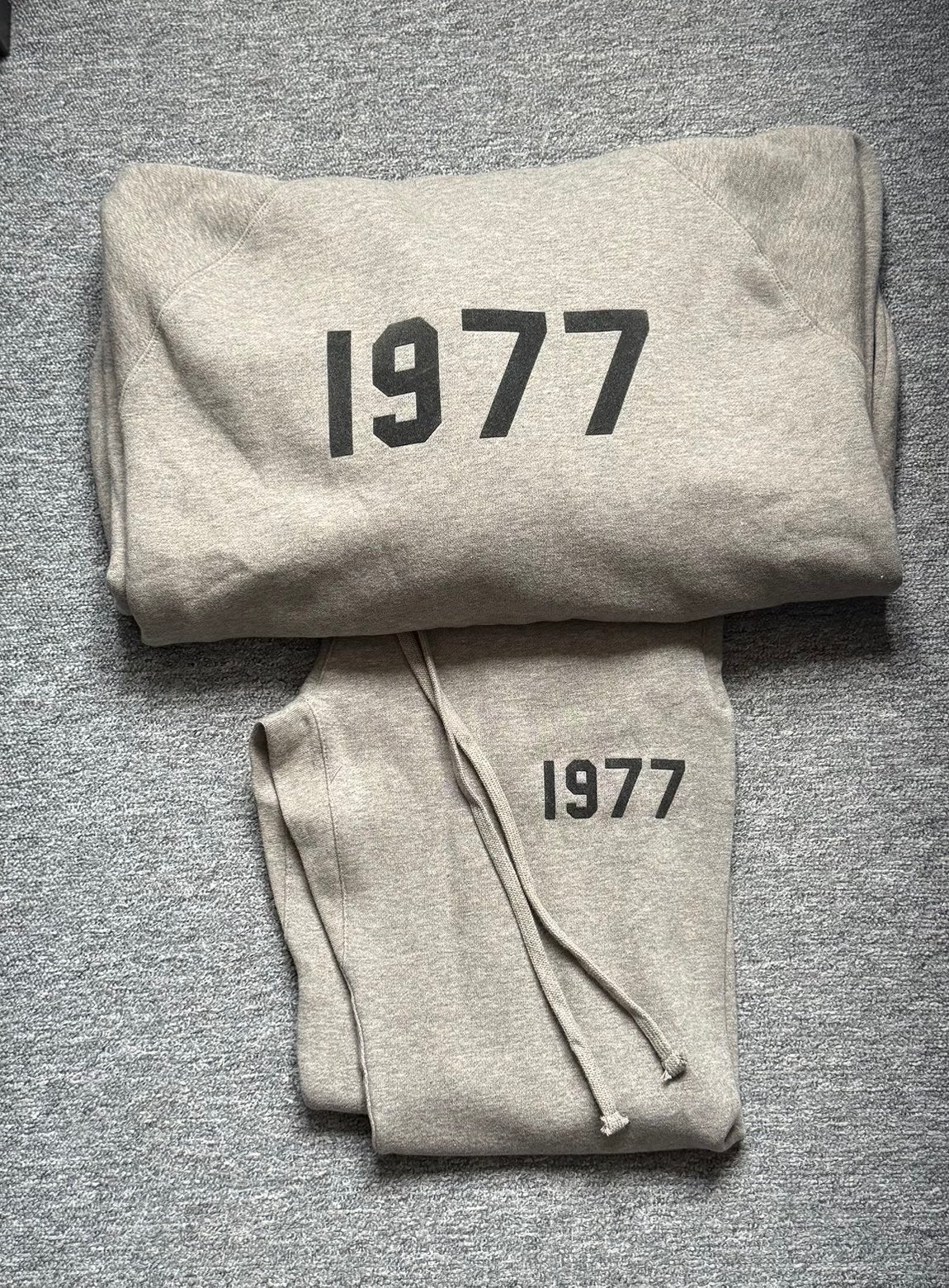 Fear of God Essentials 1977 Trainingspak - Maat S - Nieuw, Kleding | Heren, Ophalen, Nieuw, Maat 46 (S) of kleiner