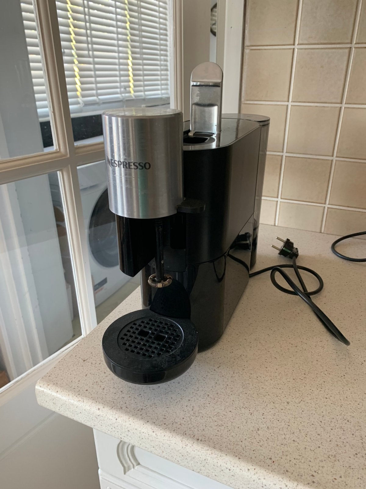 Nespresso koffie machine/ cups/ Krups, Witgoed en Apparatuur, Koffiezetapparaten, Ophalen of Verzenden, Zo goed als nieuw