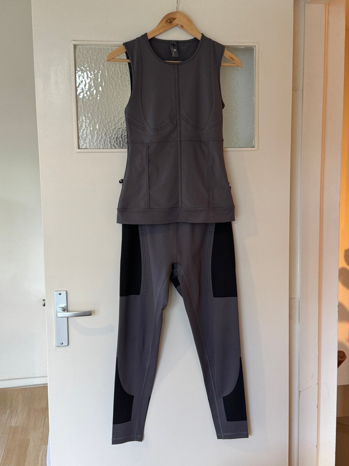 Adidas by Stella McCartney sportset XS/M donkergrijs, Ophalen of Verzenden, Zo goed als nieuw