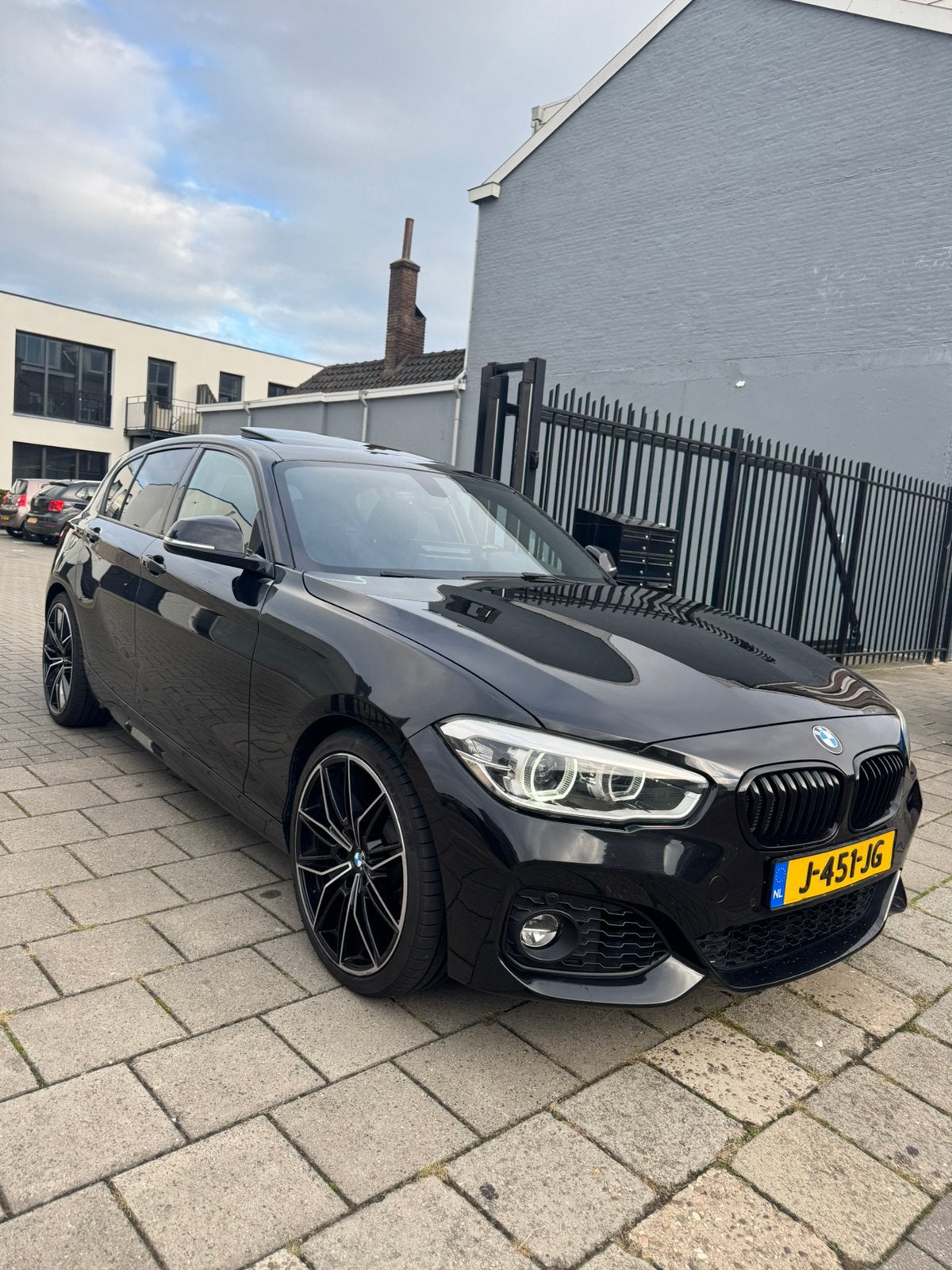 BMW 1-Serie 118i 136pk Aut 2016 Zwart, Xenon verlichting, Alcantara, Zwart, 650 kg