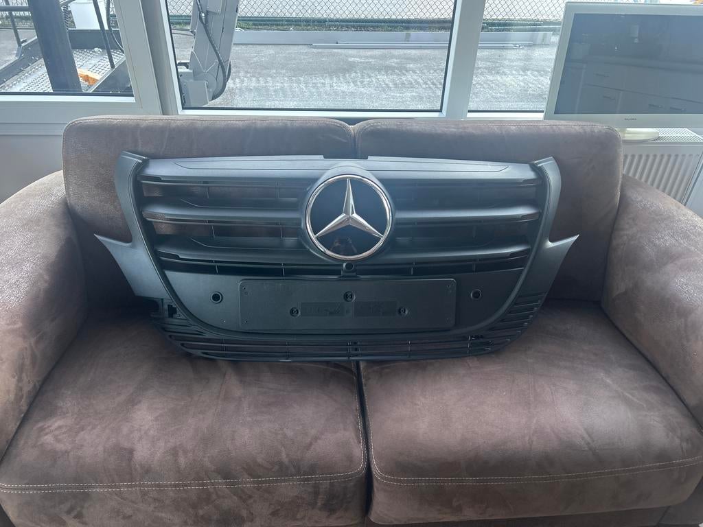Originele Mercedes Vito grill nieuw type, Auto-onderdelen, Carrosserie en Plaatwerk, Ophalen of Verzenden, Nieuw, Voor, Mercedes-Benz