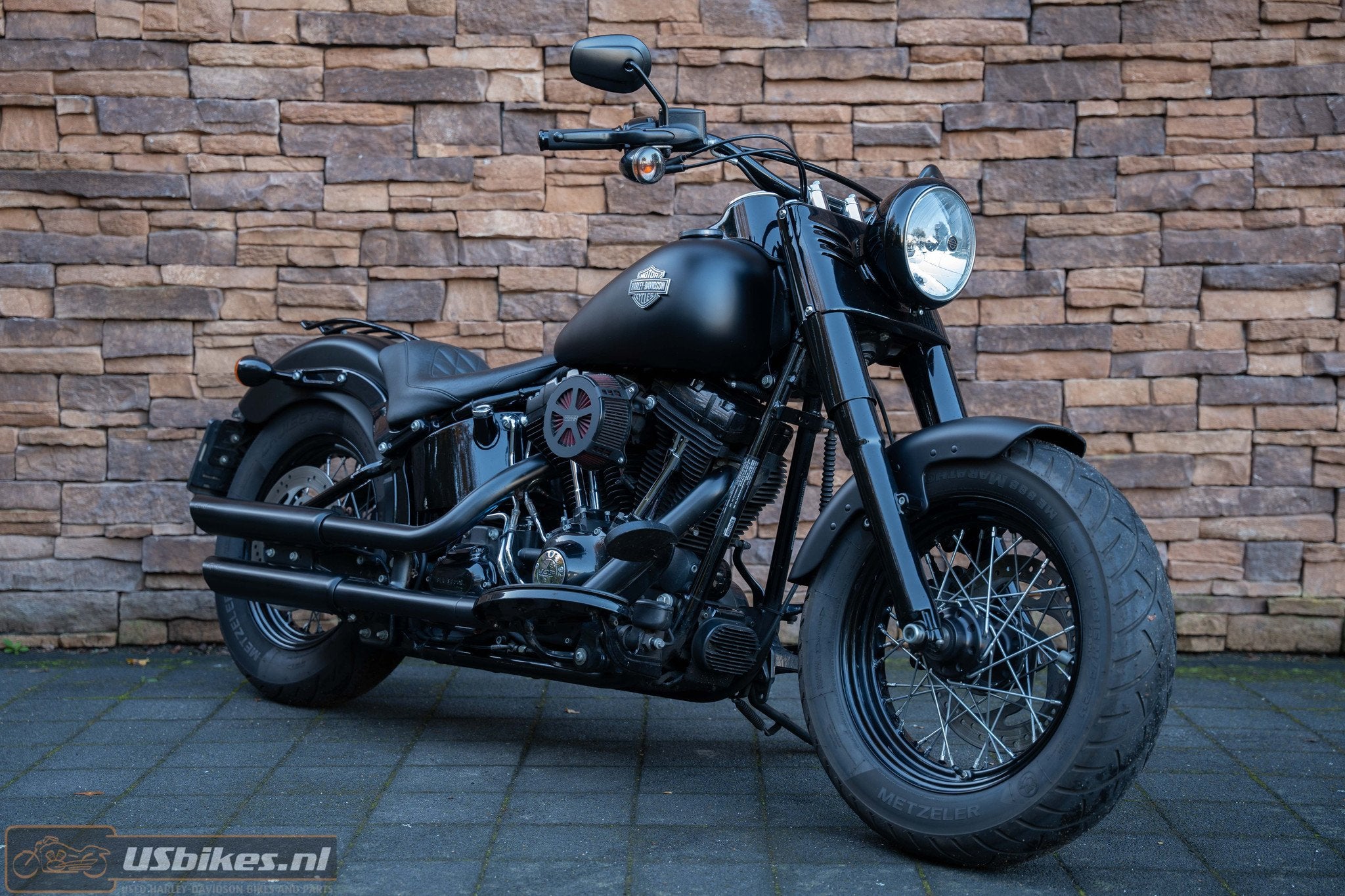 Harley-Davidson FLS Softail Slim 103 Blacked-out (bj 2015), Motoren, 1690 cc, Bedrijf, Harley--Davidson, Handgeschakeld