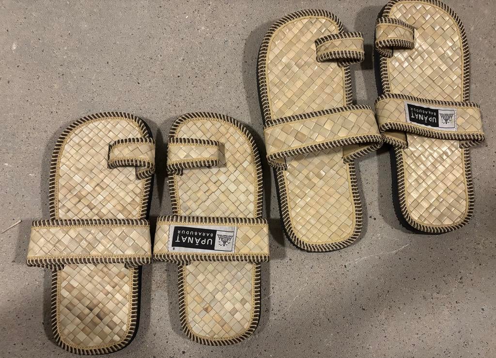 Twee zomer sandalen van kokosbladeren - Maten 36 & 39, Kleding | Dames, Ophalen of Verzenden, Nieuw, Beige, Sandalen of Muiltjes