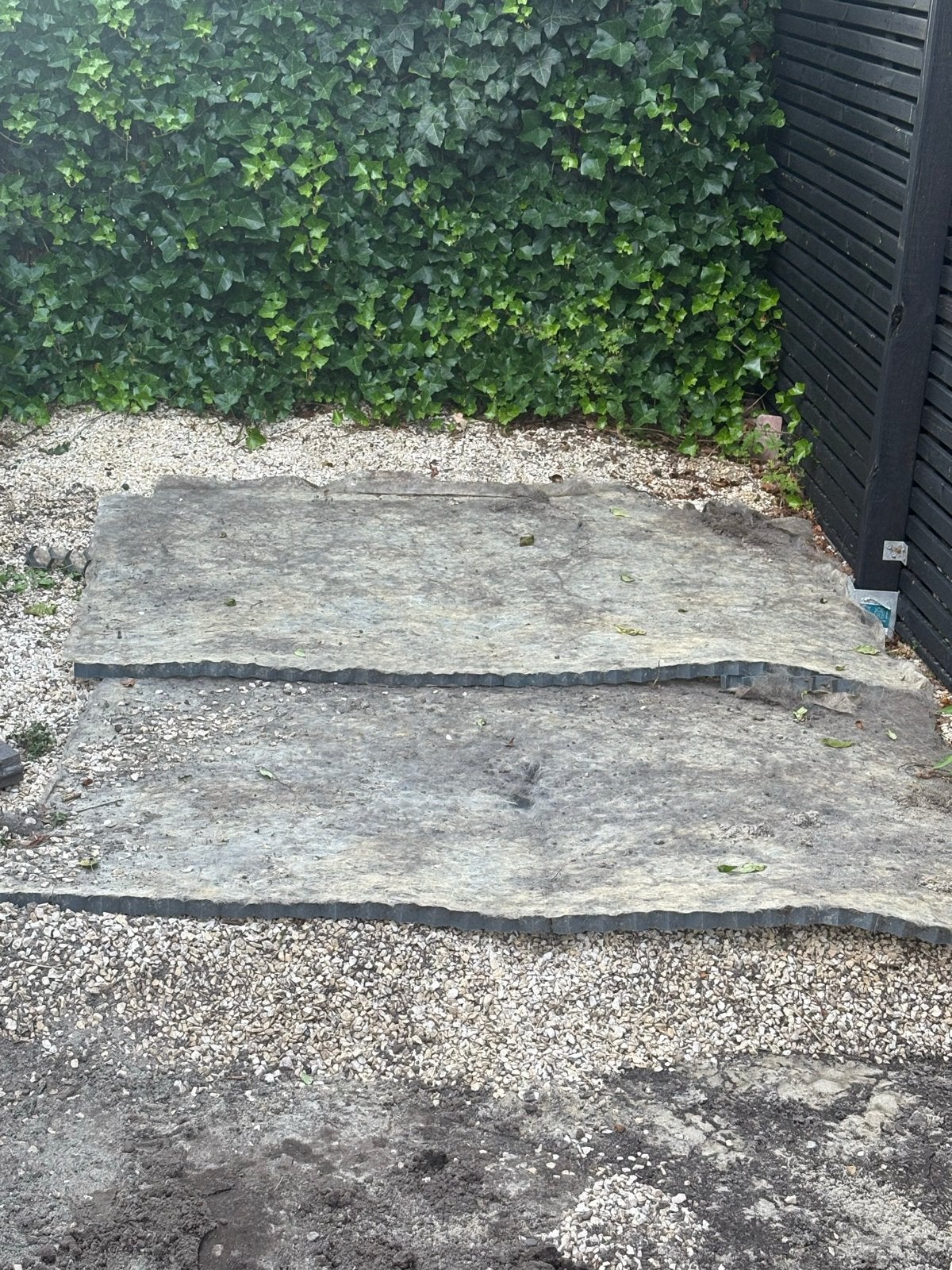 6 grindmatten (op de foto op de kop) gratis af te halen, Ophalen, Gebruikt, Grijs, Grind