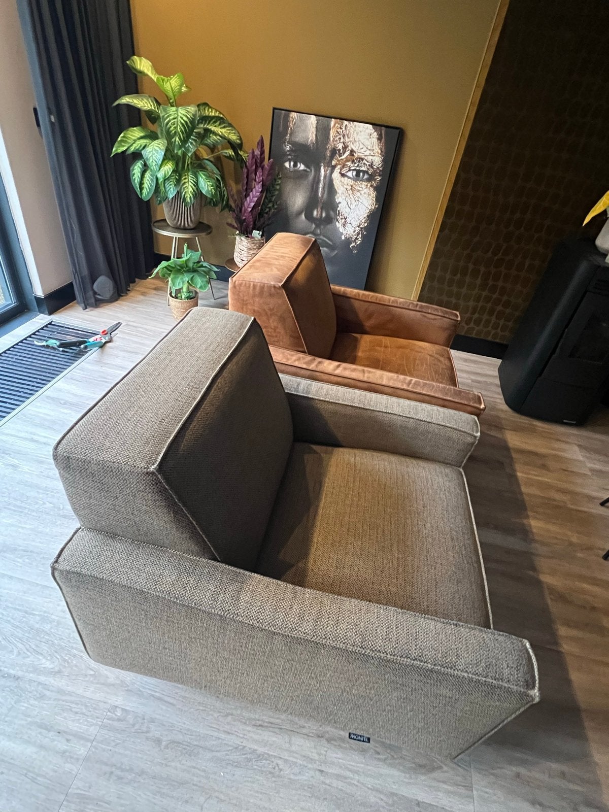 Twee Montèl fauteuils - Bruin leer en beige stof, Ophalen, Gebruikt, Leer, 75 tot 100 cm