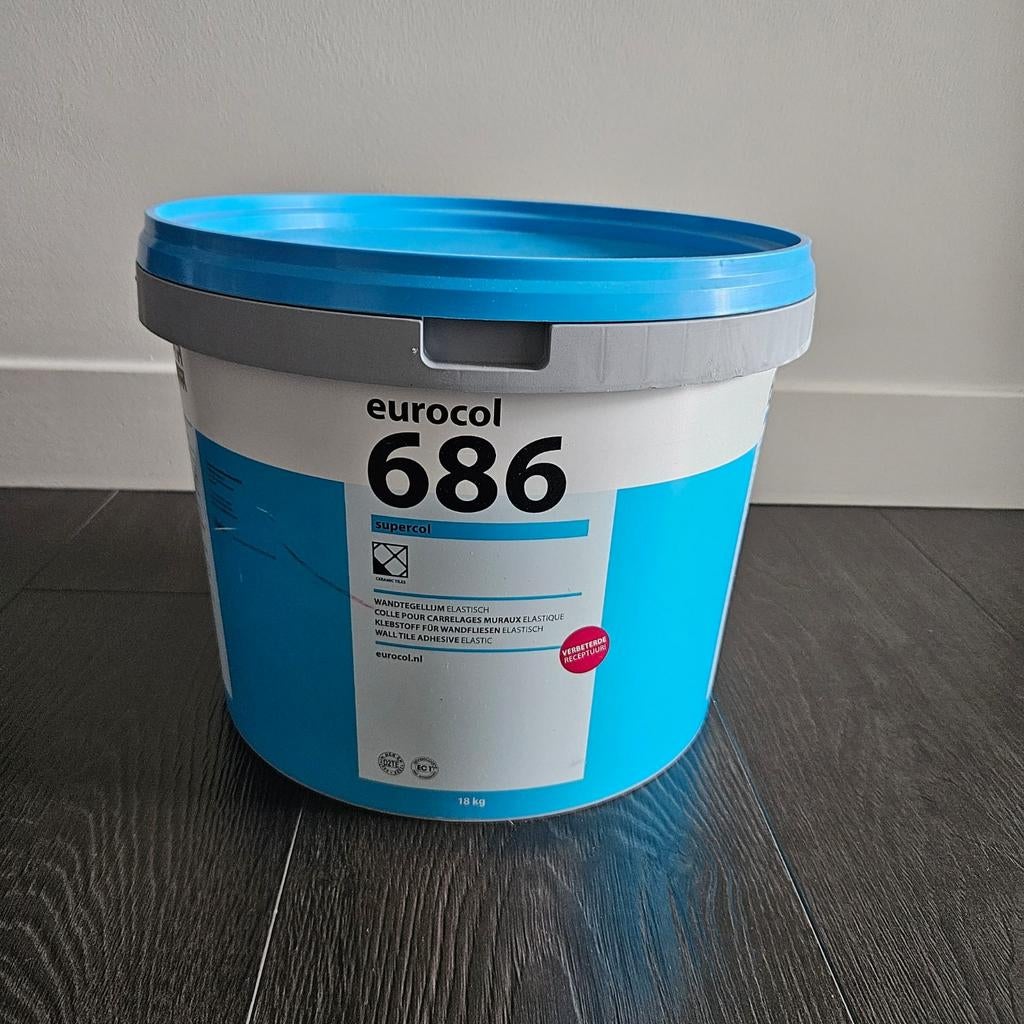 2 emmers Eurocol 686 Supercol wandtegellijm, Ophalen