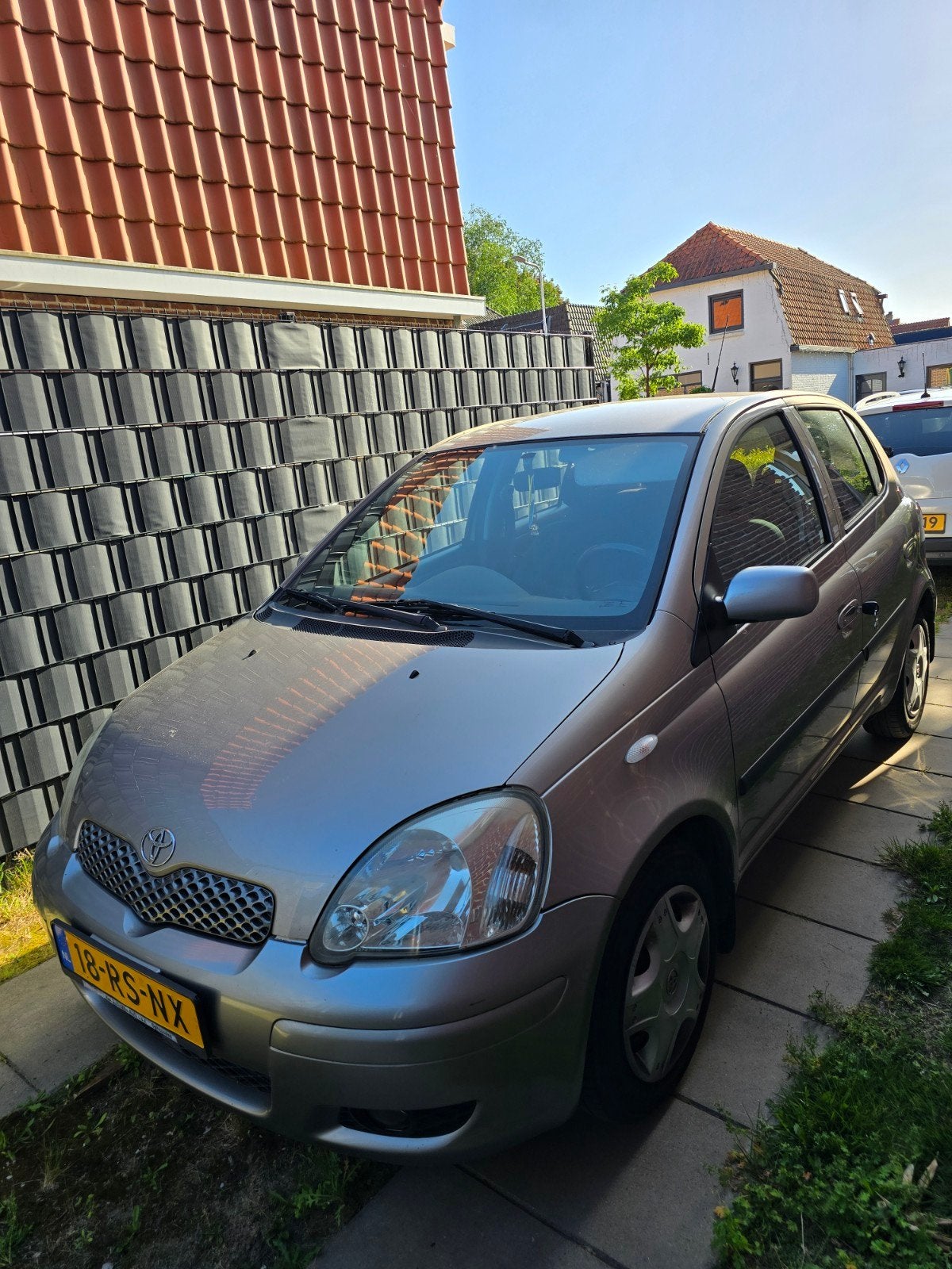 Toyota Yaris 1.3 16V Vvti 5DR 2005 Grijs VERKOCHT!, Voorwielaandrijving, Stof, 4 cilinders, 400 kg