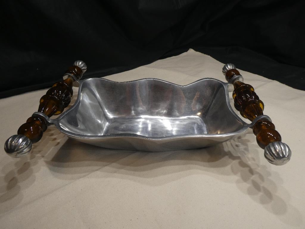 Aluminium gegoten schaal met glazenkralen handvat, Huis en Inrichting, Overige materialen, Gebruikt, Schaal, Ophalen of Verzenden