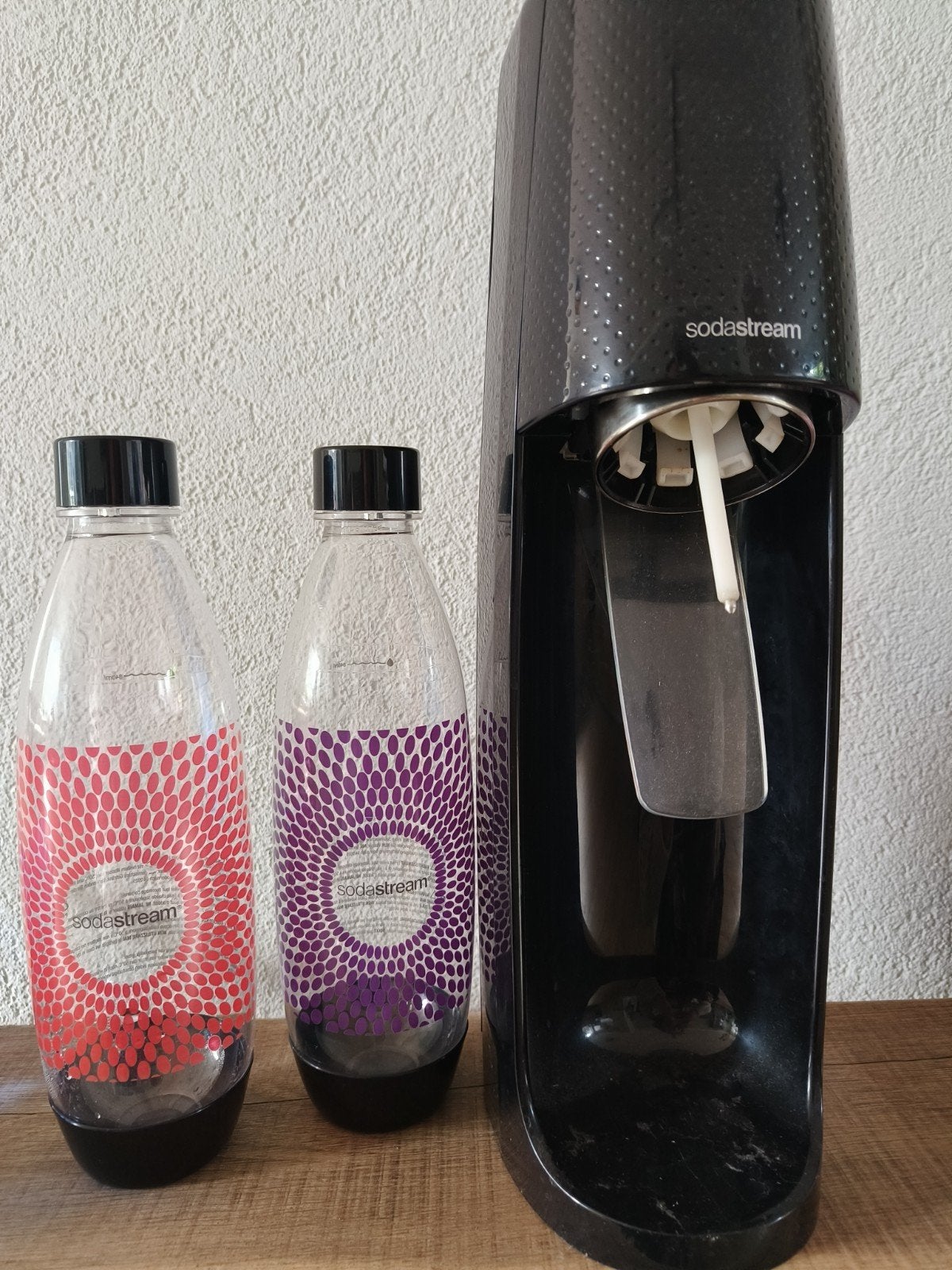 Sodastream met 2 flessen - Goede staat, Witgoed en Apparatuur, Ophalen of Verzenden, Zo goed als nieuw