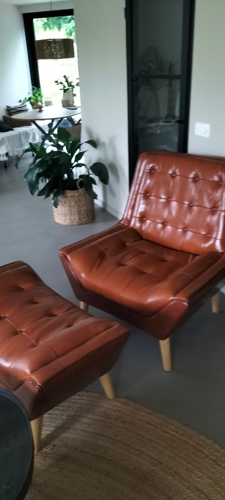 Leren fauteuil met voetenbank - Cognacbruin, Huis en Inrichting, Ophalen, Modern, Retro, Bruin, Hout
