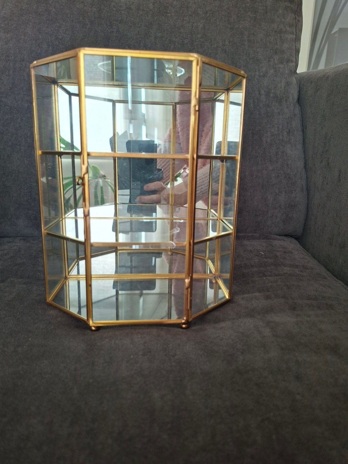 Glazen vitrinekastje met messing - 18.5x12x23 cm, Ophalen, Gebruikt, Goud, Glas