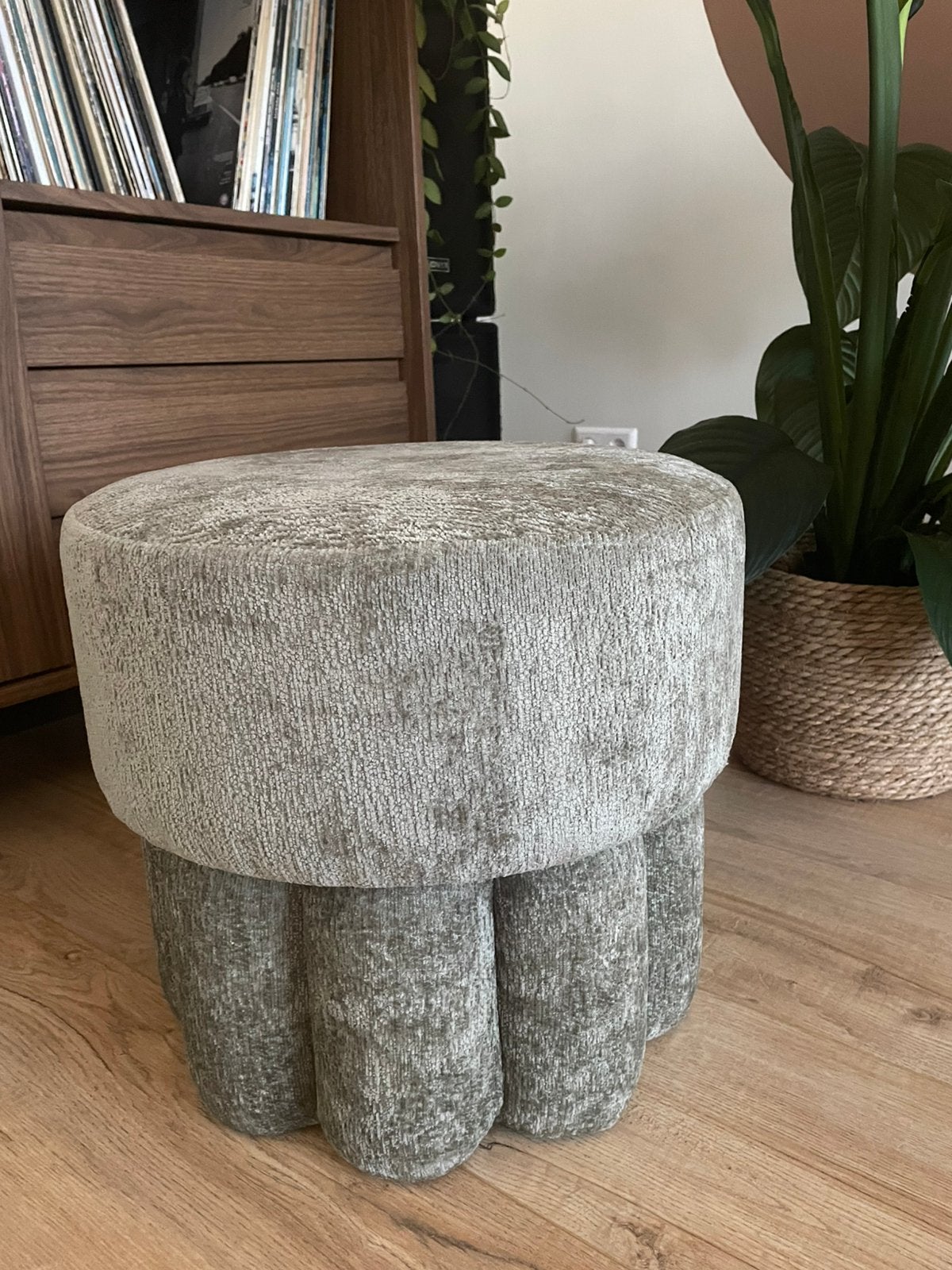 Groene poef van karwei, Ophalen, Minder dan 50 cm, Rond, Zo goed als nieuw