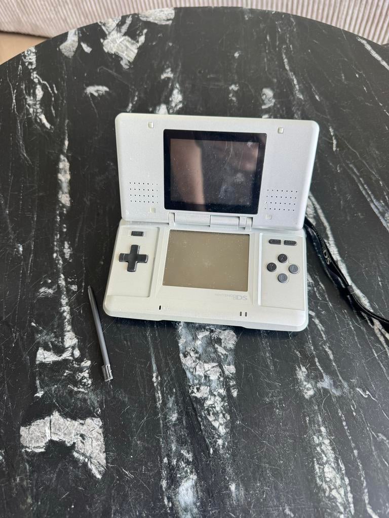 Nintendo DS - Grijs - Inclusief stylus, Ophalen of Verzenden, Zo goed als nieuw, Wit, DS Lite