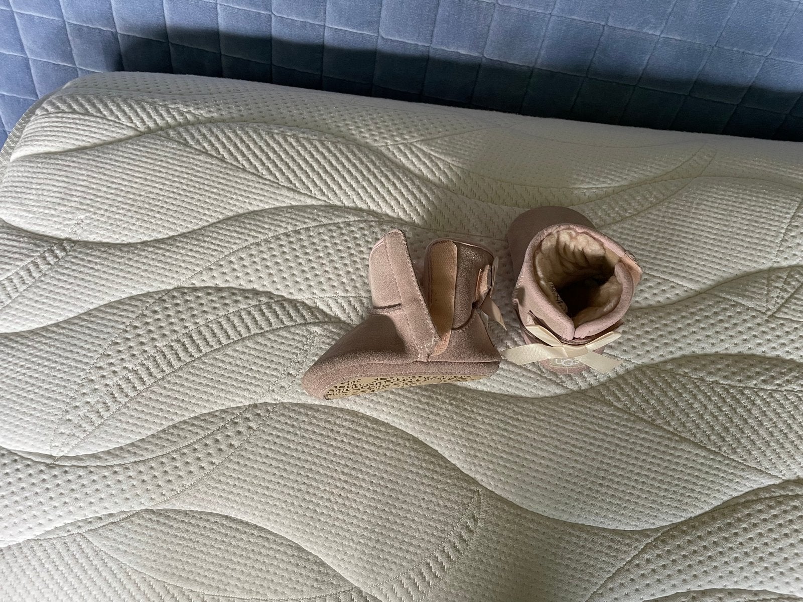 Roze UGG baby laarsjes maat 18, Ophalen of Verzenden, Zo goed als nieuw, Jongetje of Meisje, Laarsjes