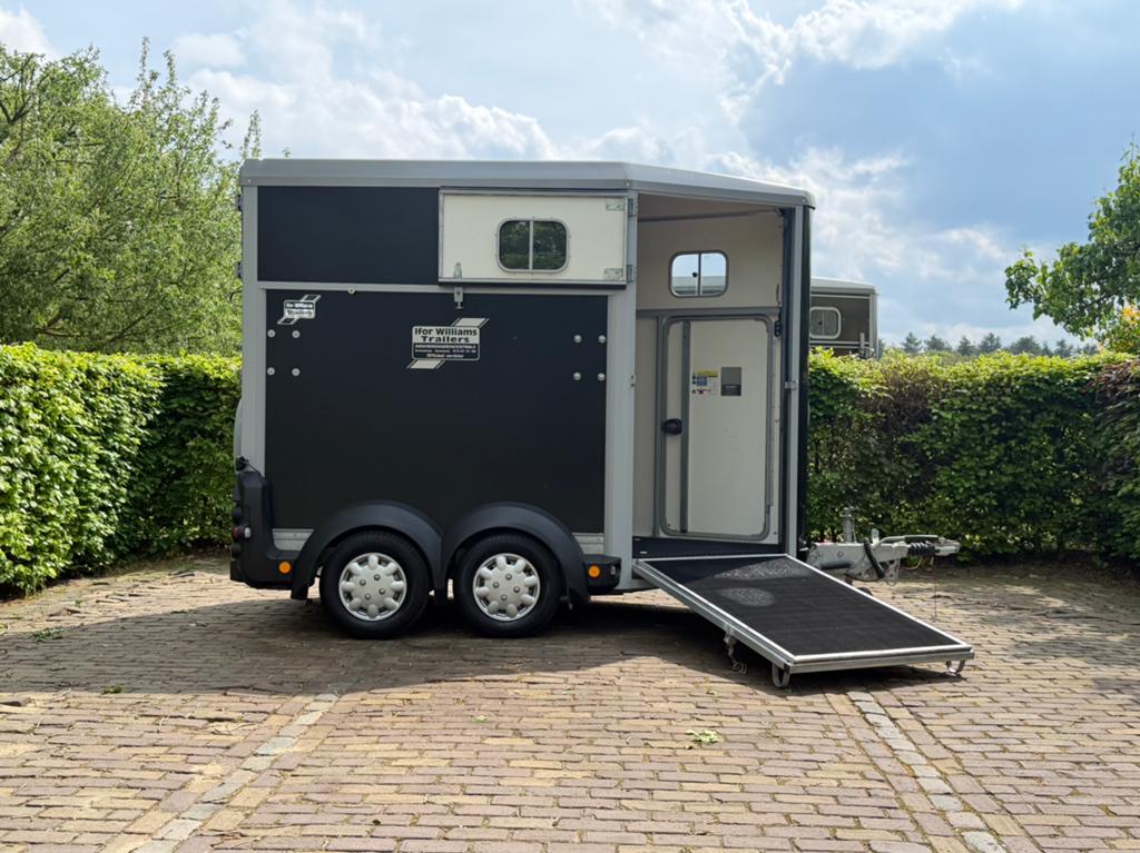 Nieuwstaat Ifor williams Hb403 vooruitloop aluminum vloer, Dieren en Toebehoren, Paarden en Pony's | Trailers en Aanhangwagens