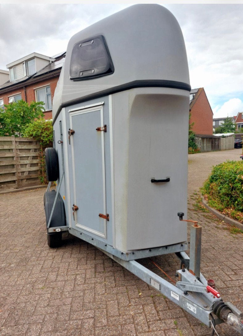 Hotarijs 1 1/2  trailer met zadelkamer , en sulky rek, Dieren en Toebehoren, Ophalen, Gebruikt, Polyester, 1½-paards trailer