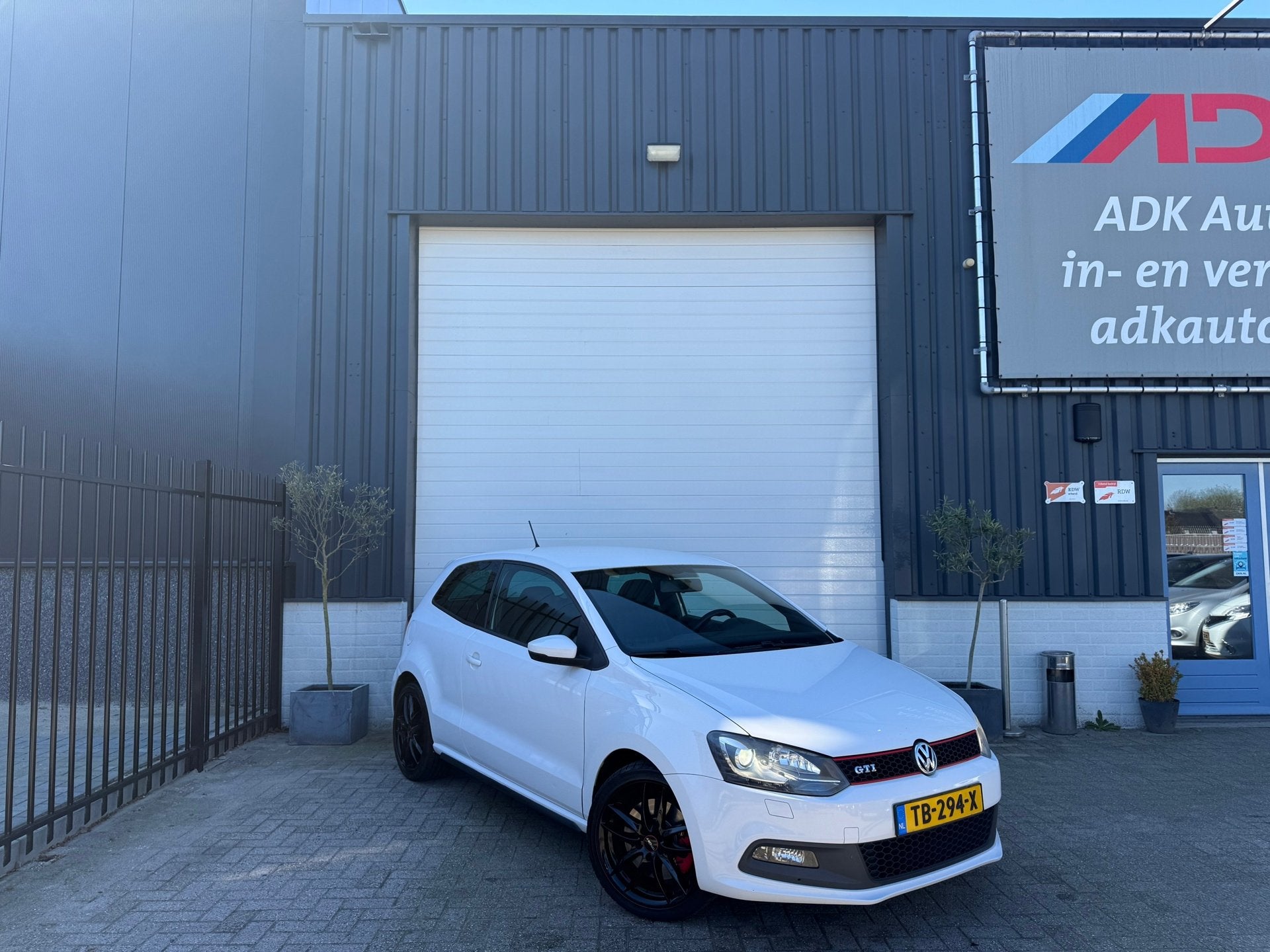 Volkswagen Polo 1.4 TSI GTI DSG/XENON/PDC/CRUISE/LM VELGEN, Auto's, Euro 5, Stof, Zwart, 4 cilinders