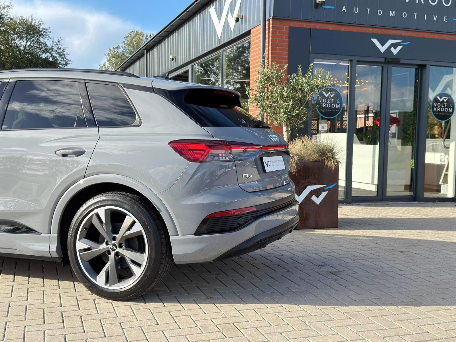 Audi Q4 e-tron 50 Quattro S-Line Competition 77 kWh|BTW|RS I, Auto's, Automaat, Dealer onderhouden, Zwart, Origineel Nederlands