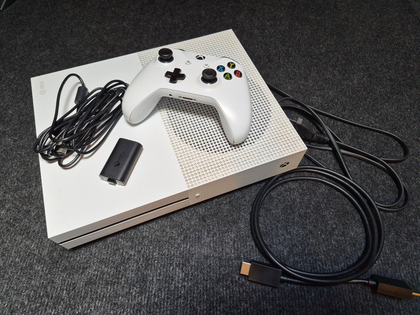 Xbox One + 1 Controller en oplaadbare batterij, Ophalen, Zo goed als nieuw, 500 GB, Met 1 controller