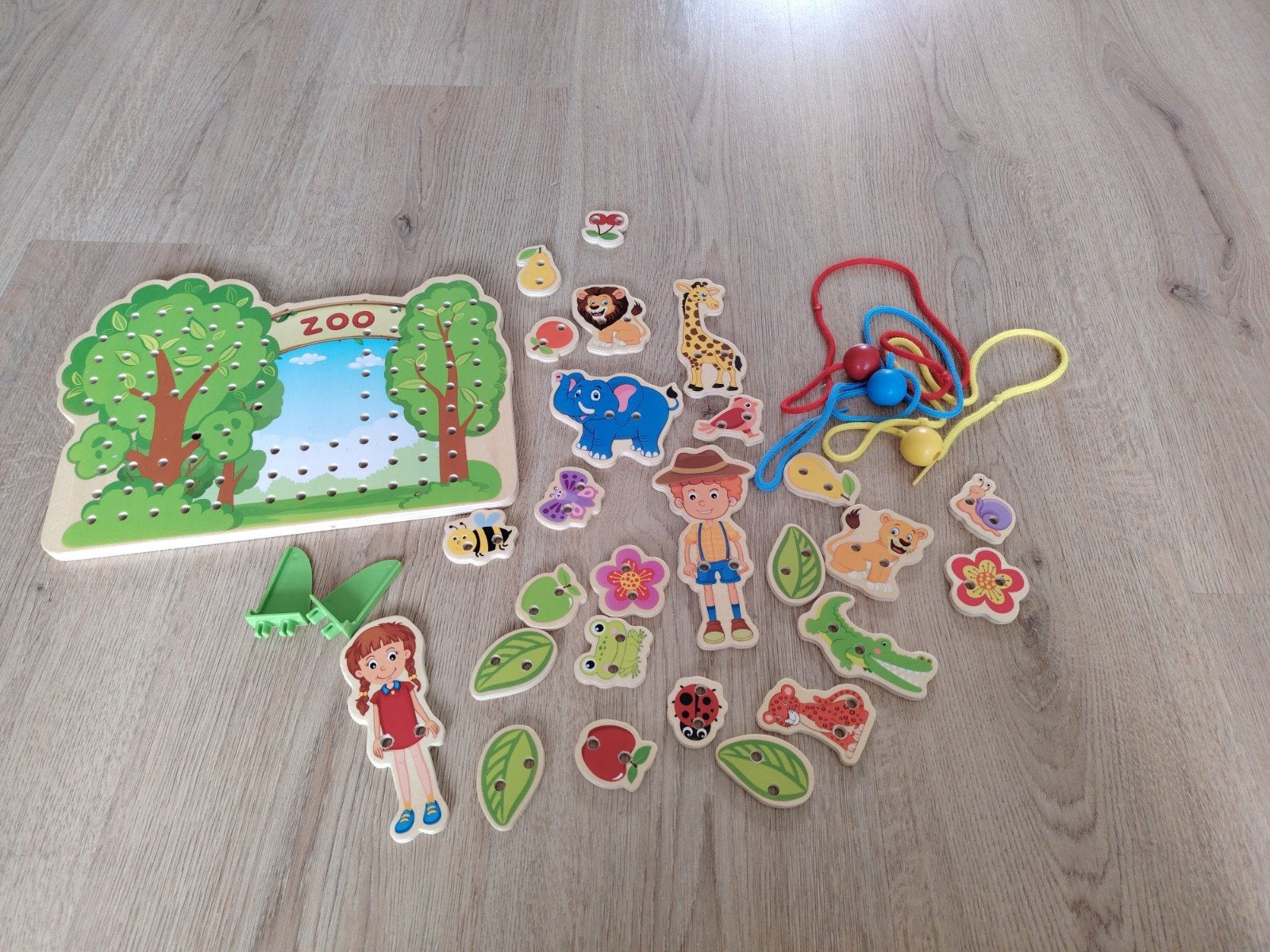 Houten rijgspel dierentuin met figuren, Ophalen of Verzenden, Zo goed als nieuw, Puzzelen
