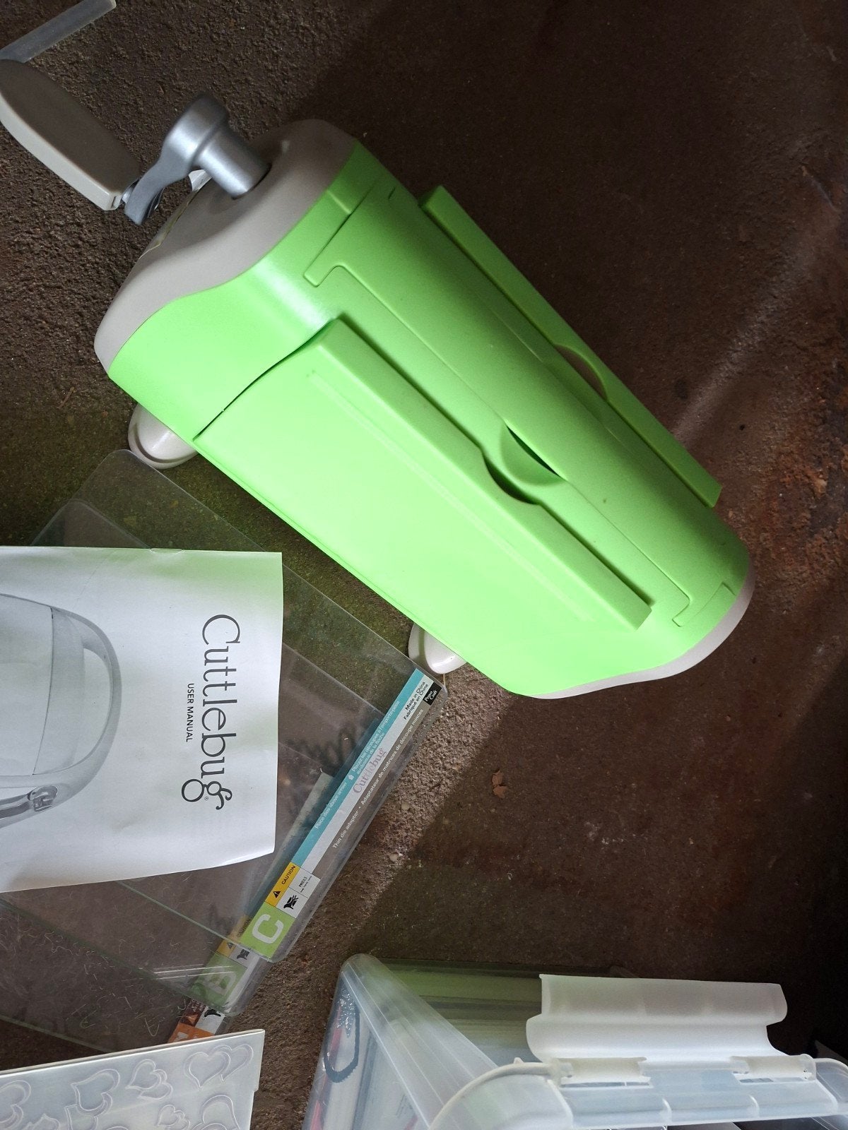 Cuttlebug snij- en embossingmachine met accessoires, Geschikt voor snijden, Gebruikt, Groen, Ophalen of Verzenden