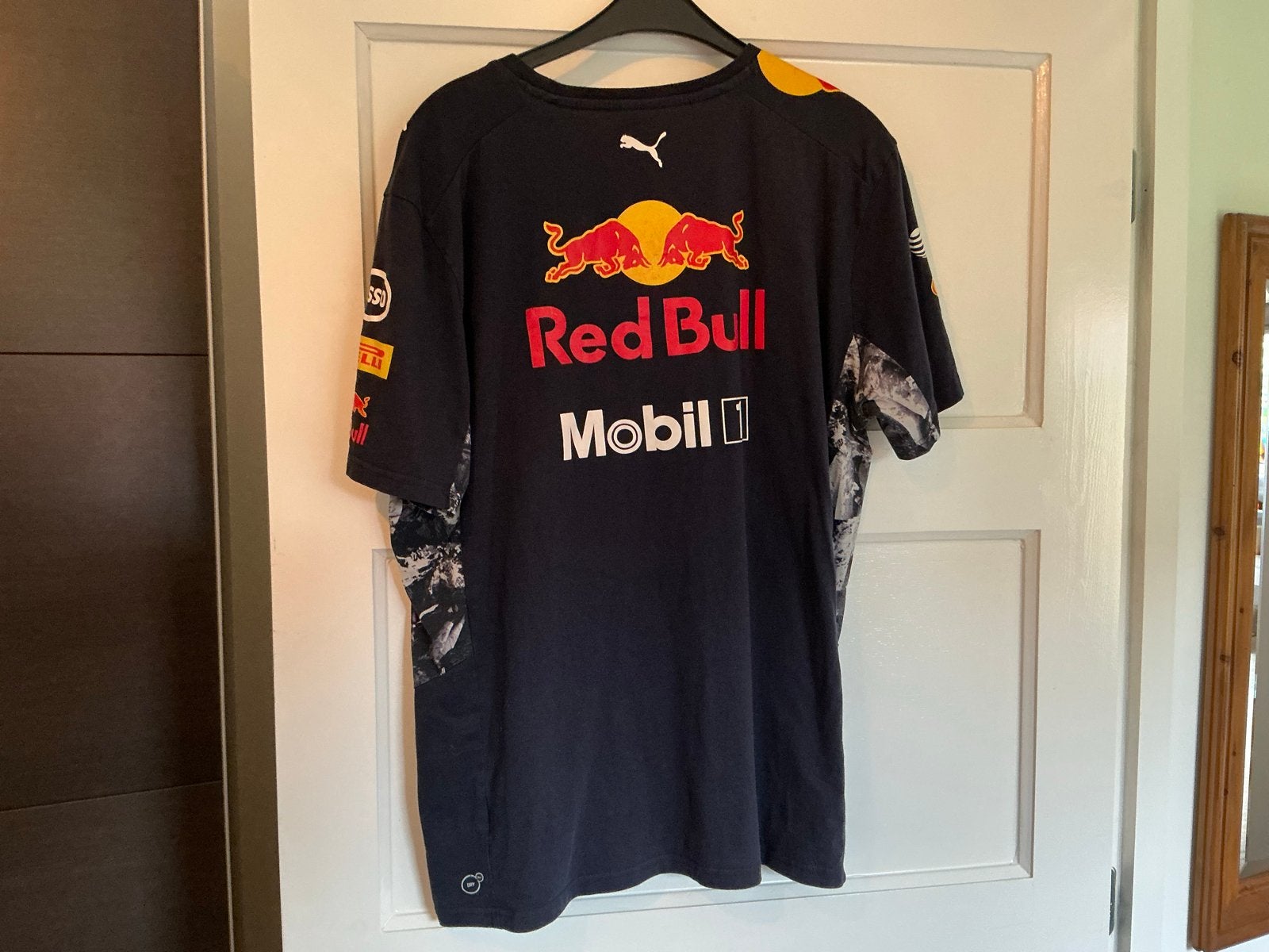 Red Bull Racing F1 T-shirt Puma Maat L, Ophalen of Verzenden, Gedragen, Maat 52/54 (L), Zwart