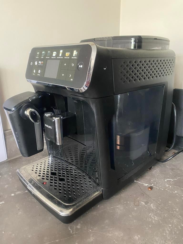 Philips 5400 LatteGo koffiemachine - 3 jaar gebruikt, Witgoed en Apparatuur, Koffiezetapparaten, Ophalen, Afneembaar waterreservoir