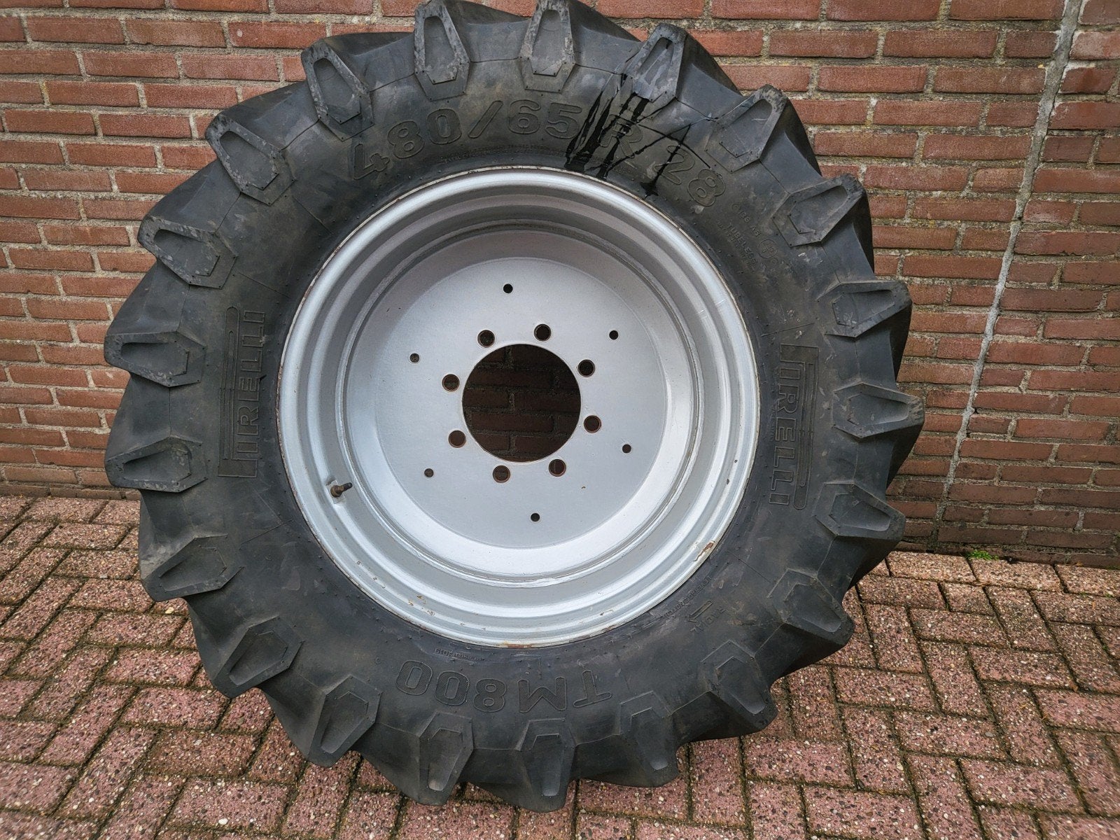 Compleet wiel Pirelli 480/65 R 28, band BKT 16.0/70-20 AW 70, Zakelijke goederen, Ophalen