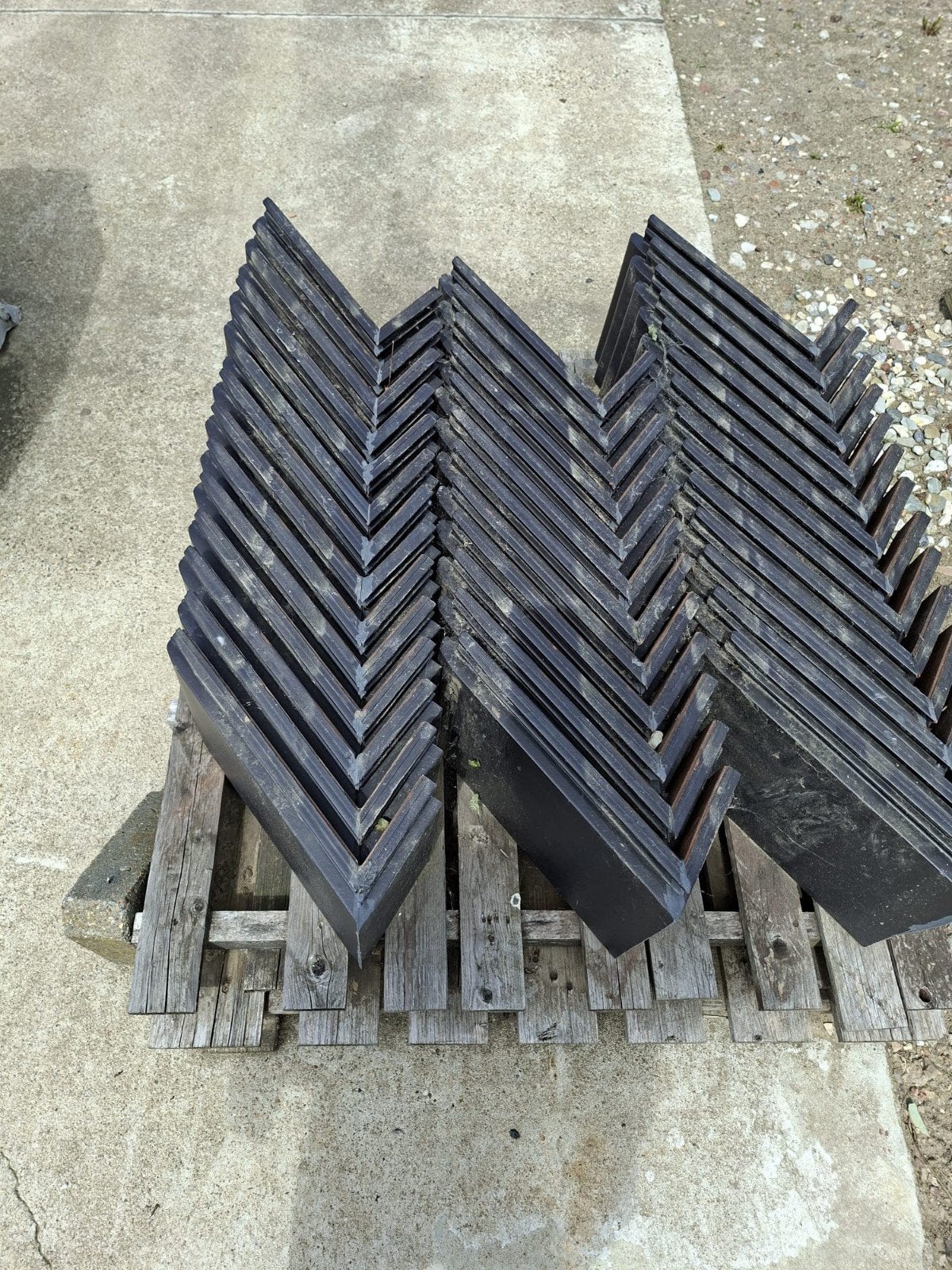40 stuks Monier Tuile plat chaperonpan 70 zwart, Doe-het-zelf en Verbouw, Dakpannen en Dakbedekking, Ophalen, Steen of Klei, Zwart