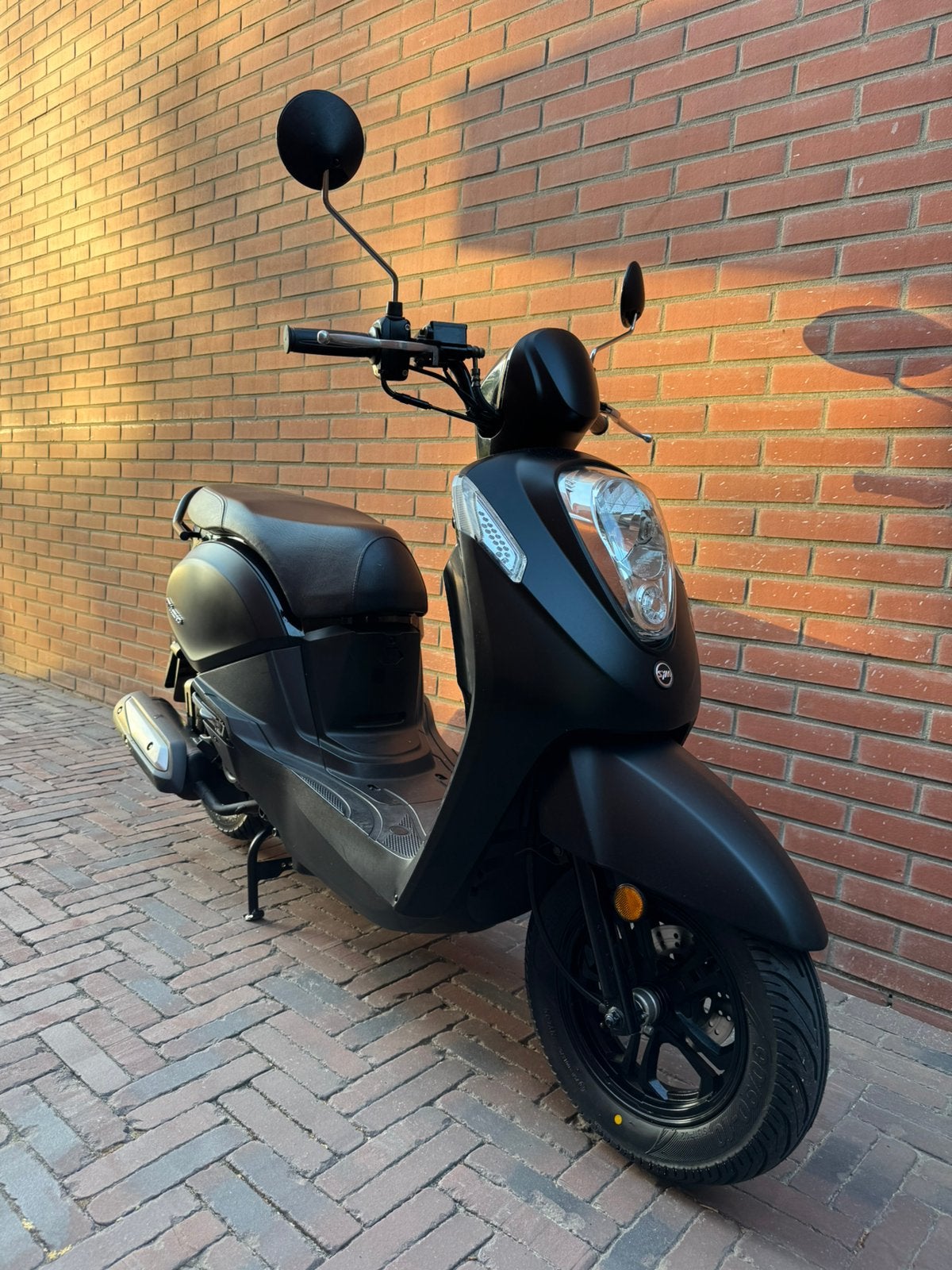 Sym mio 50i kleur matzwart super netjes., Fietsen en Brommers, Scooters | SYM, Ophalen, Zo goed als nieuw, Benzine, Mio