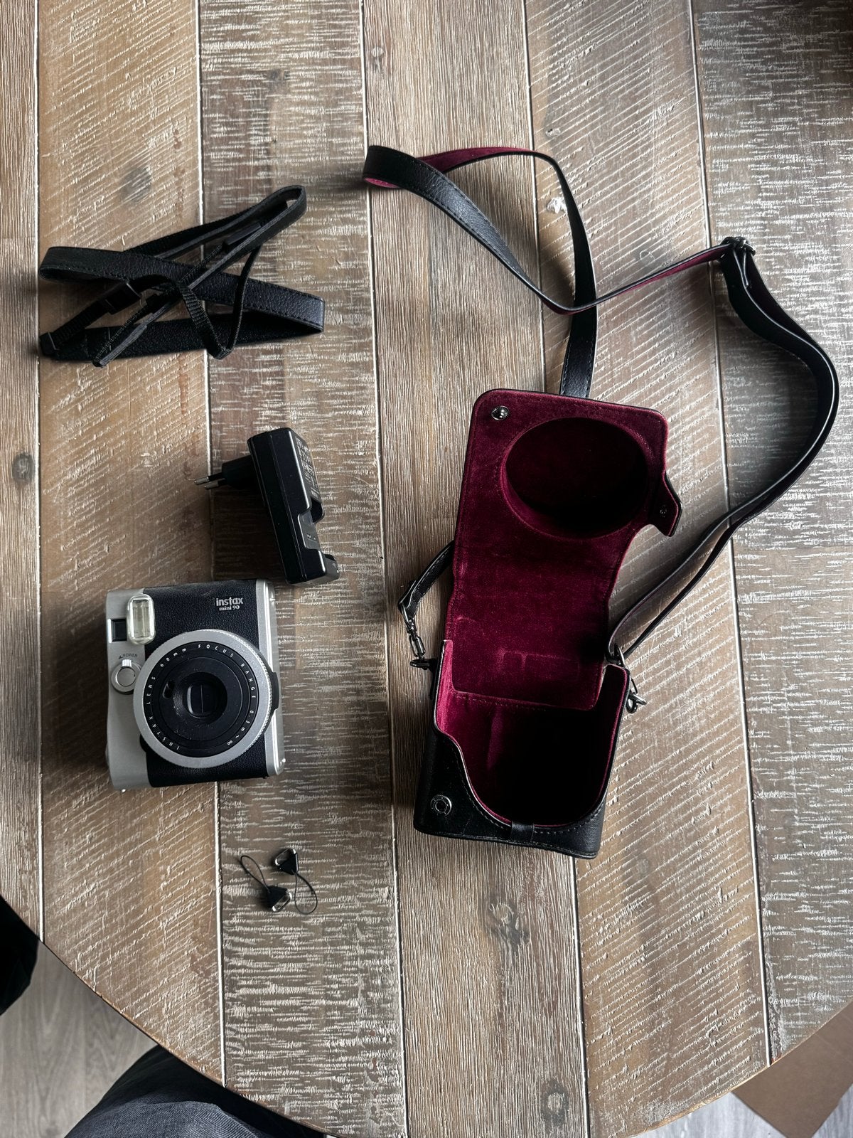 Instax Mini 90 Neo Classic met accessoires, Ingebouwde flitser, Instant camera, Ophalen of Verzenden, Zo goed als nieuw