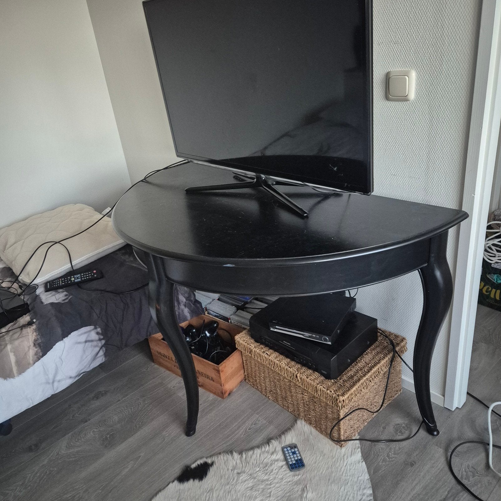 half ronde zwarte tafel, Ophalen, Gebruikt