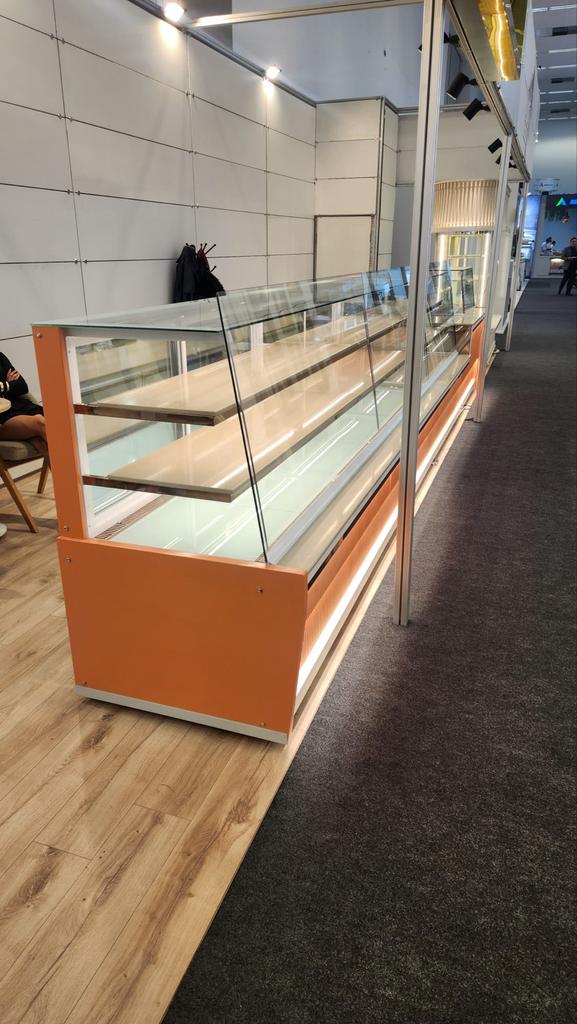 Bakkerij Toonbank 6.5m | Koelvitrine + Saladebar | Showroom, Zakelijke goederen, Maatwerk, 3044AS, Koelen en Vriezen, Ophalen of Verzenden
