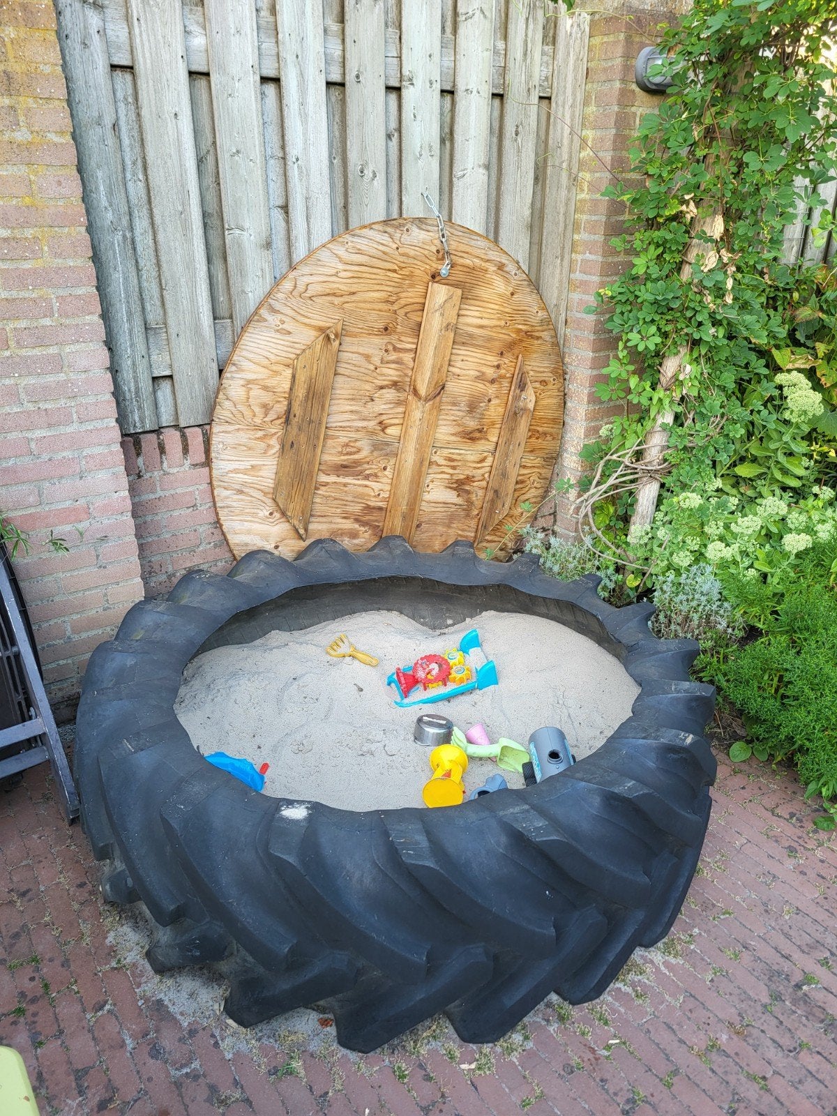 Zandbak van tractorband met houten deksel, Ophalen, Gebruikt