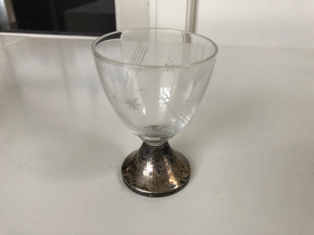 B027 Antiek borrelglas met verzilverd voetstuk, Ophalen of Verzenden, Gebruikt, Borrel- of Shotglas