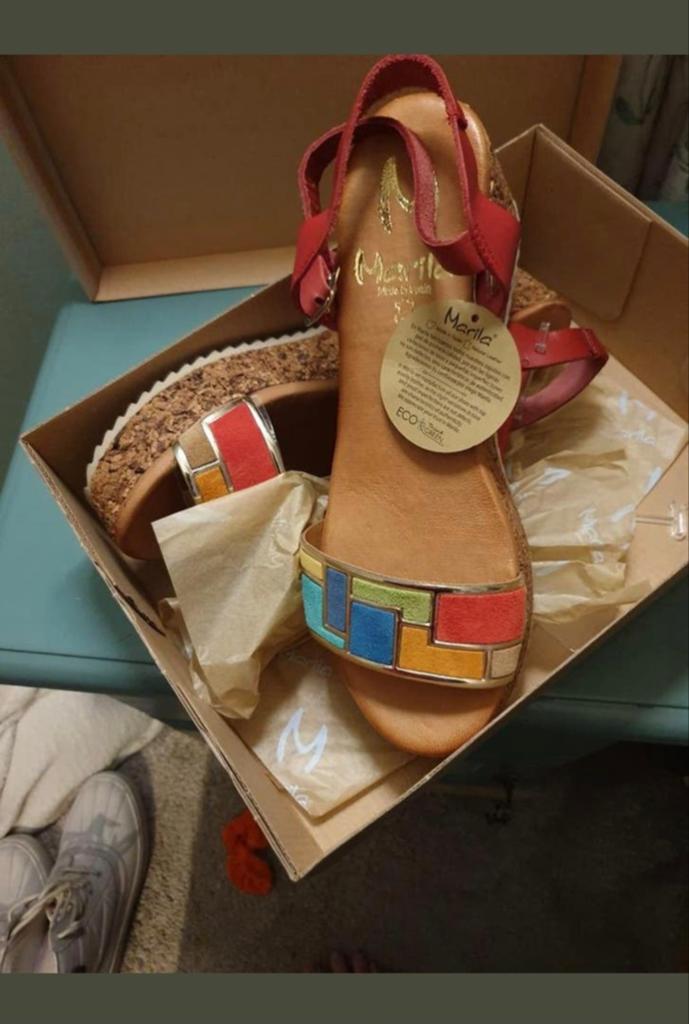 Te koop Marila vrouwen sandalen.
Nieuw., Kleding | Dames, Ophalen, Nieuw, Overige kleuren, Sandalen of Muiltjes