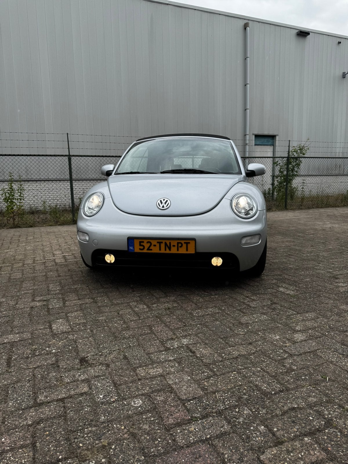 Volkswagen Beetle (Kever) 1.6 Cabriolet 75KW 2005 Grijs, Beetle (Kever), 4 cilinders, Cabriolet, 4 stoelen